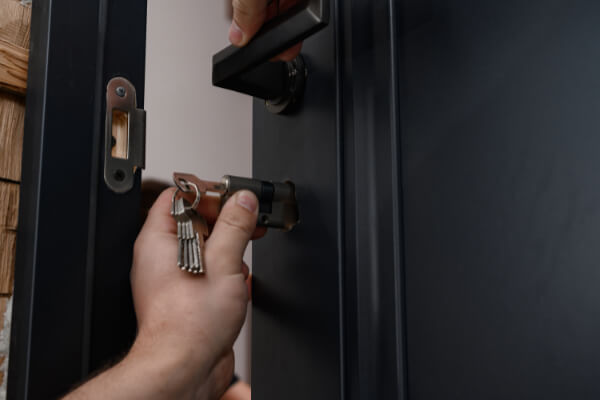Sicherheit für Haustüren: Worauf Sie bei Schloss, Zylinder & Schutz achten sollten
